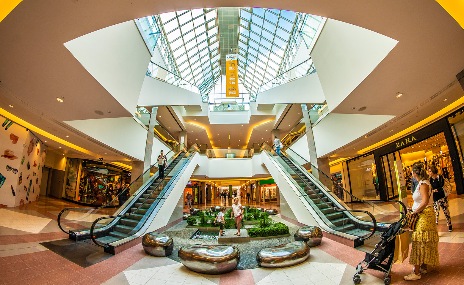 Wijnegem Shop Eat Enjoy Shopping Centre Belgium Cushman & Wakefield