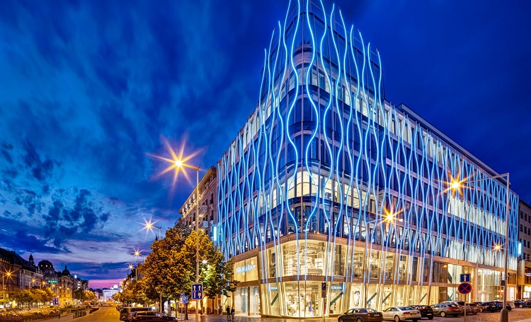 Shopping, high street, iconic shopping building