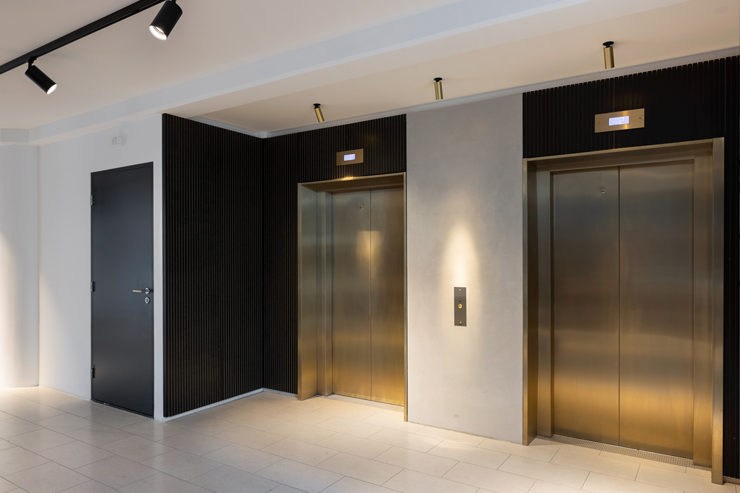 De Vyzel elevator doors