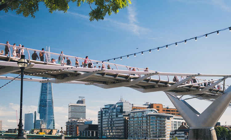 Millenium Bridge London - johan-mouchet-5qeFuSId3H0-unsplash