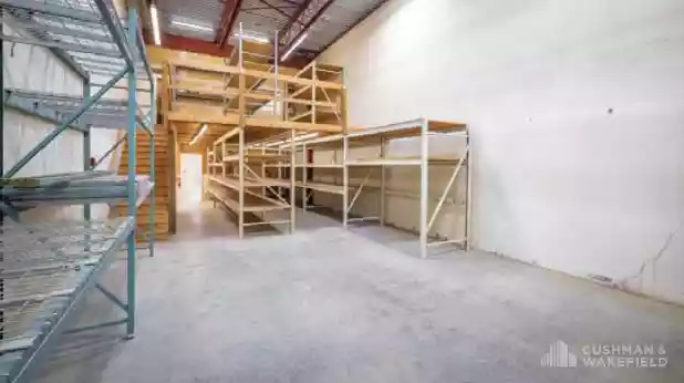 North Vancouver - Warehouse/Distribution