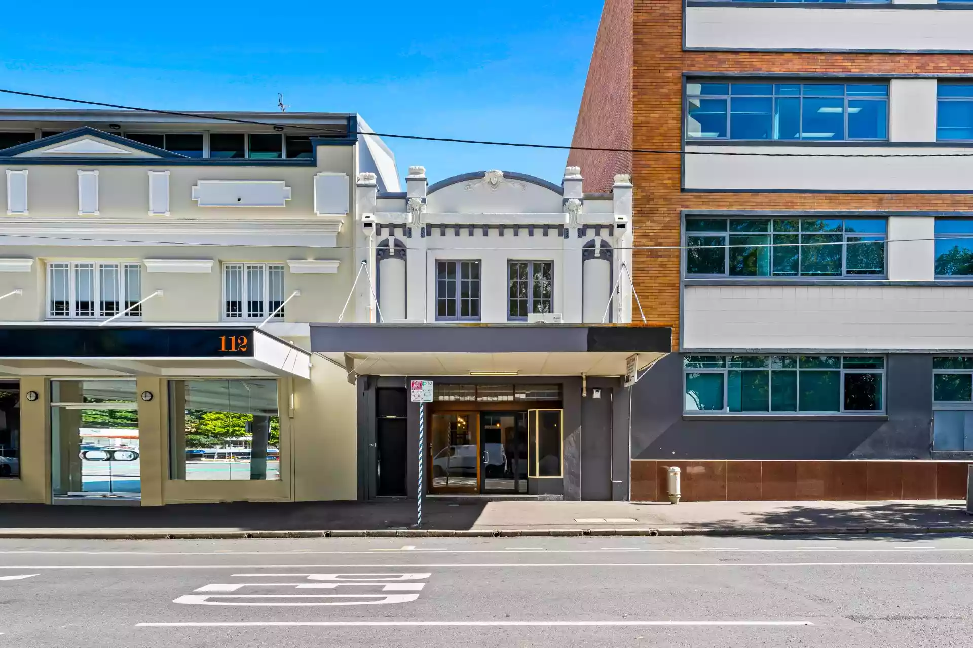 122 Barry Parade