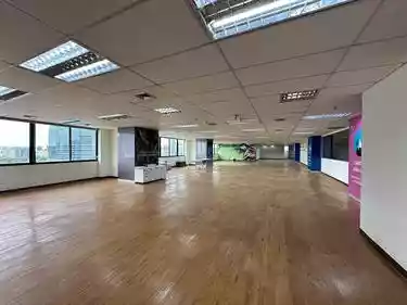 Lumpini Tower office space interior