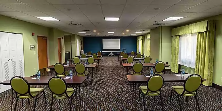 Holiday Inn Express & Suites Birmingham Irondale East