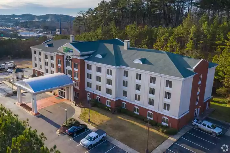 Holiday Inn Express & Suites Birmingham Irondale East