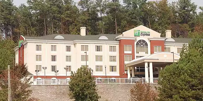 Holiday Inn Express & Suites Birmingham Irondale East