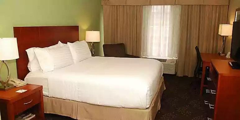 Holiday Inn Express & Suites Birmingham Irondale East