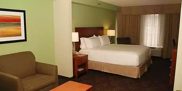 Holiday Inn Express & Suites Birmingham Irondale East